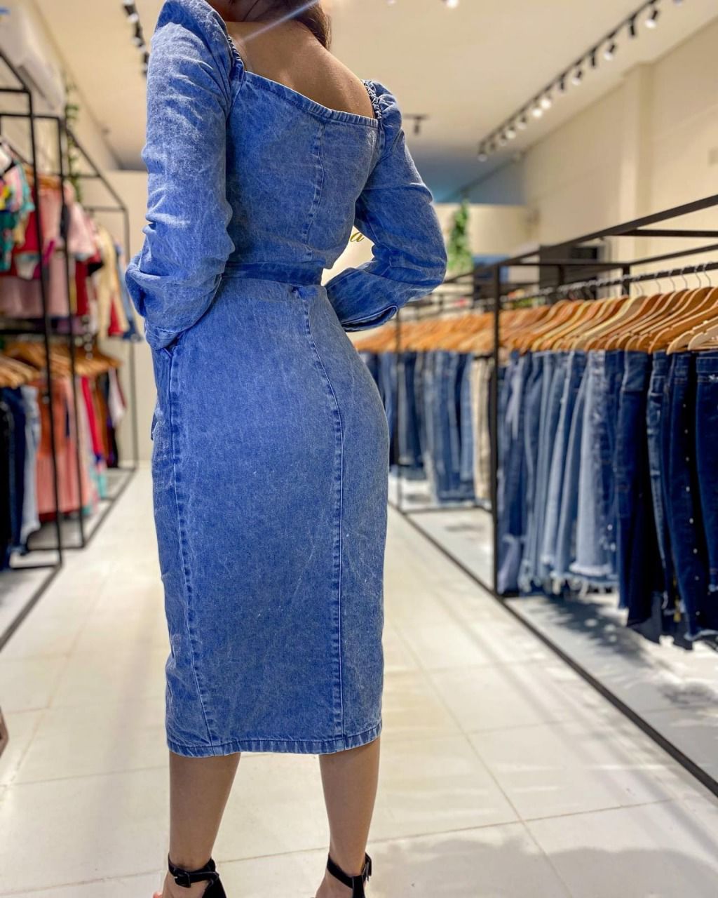 Vestido Jeans botões frontais manga longa